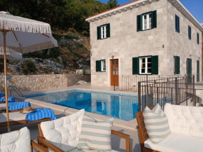 Beautiful new 3-bedroom house, parking